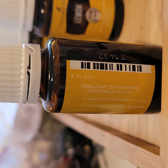 Lemon Essential Oil *New* - Picture 3 of 3